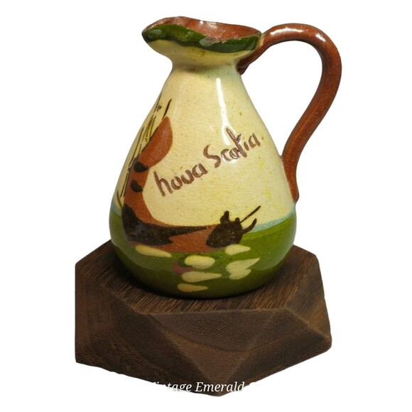 Torquay Devon Motto Creamer Mini Pitcher & Wooden Stand Set Red Pottery England - Picture 4 of 16